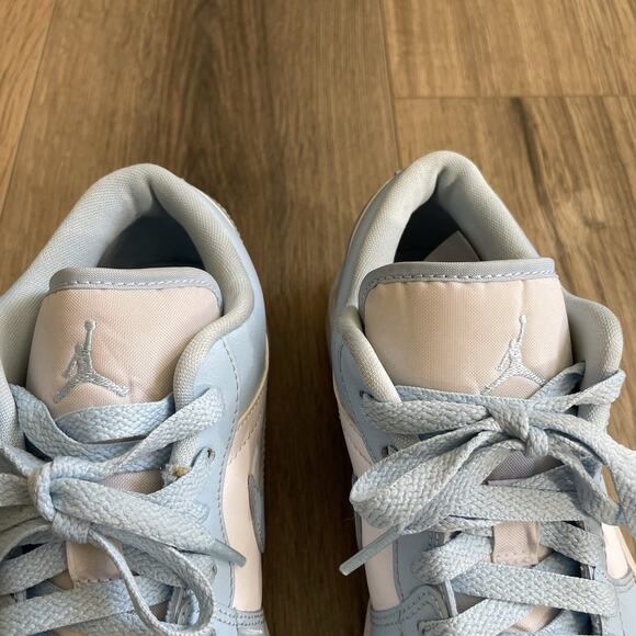 NIKE AIR JORDAN 1 LOW Womens Ice Blue White Size 8.5 Authentic DC0774-141 - Picture 4 of 10